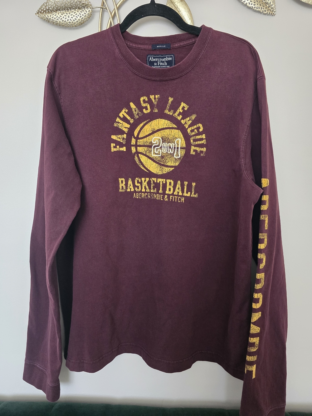 Abercrombie & Fitch Maroon Men Crewneck with Basketball Graphic Vintage Xl